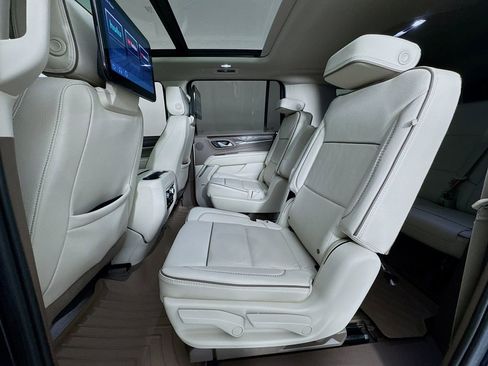 Used 2023 GMC Yukon XL Denali w/ Denali Reserve Package image 24