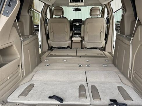 Used 2013 Chrysler Town & Country Touring image 10
