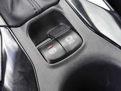 Used 2025 Toyota Corolla Cross XLE FWD image 31