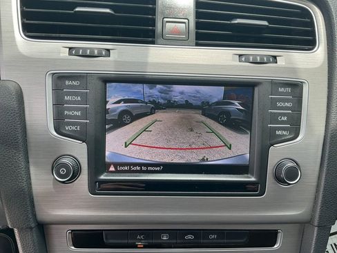 Used 2016 Volkswagen Golf S image 31