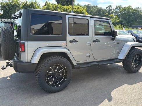 Used 2016 Jeep Wrangler Unlimited Sahara w/ Dual Top Group AWD/4WD image 7