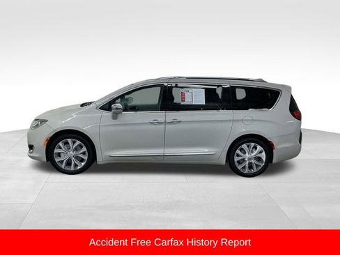 Used 2017 Chrysler Pacifica Limited w/ UConnect Theater Package image 4
