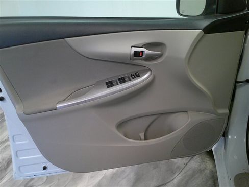 Used 2013 Toyota Corolla LE image 22