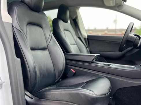 Used 2022 Tesla Model Y Long Range image 30