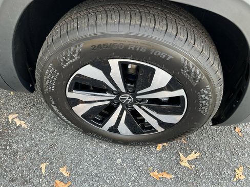 New 2026 Volkswagen Atlas Cross Sport SE image 24