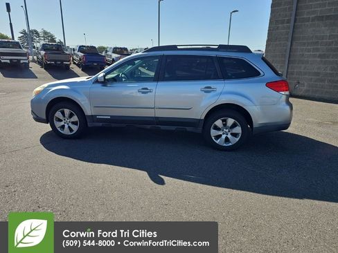 Used 2012 Subaru Outback 2.5i Limited AWD/4WD image 3