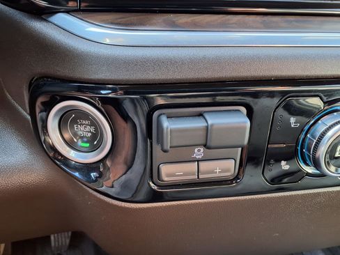 Used 2022 GMC Sierra 1500 SLT image 8