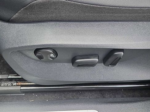 Used 2024 Volkswagen Tiguan SE R-Line image 14