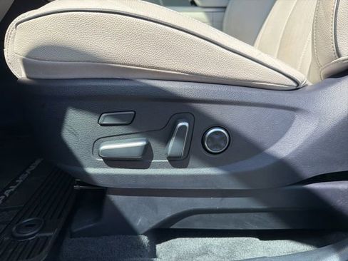 Used 2024 Hyundai Palisade Limited image 11