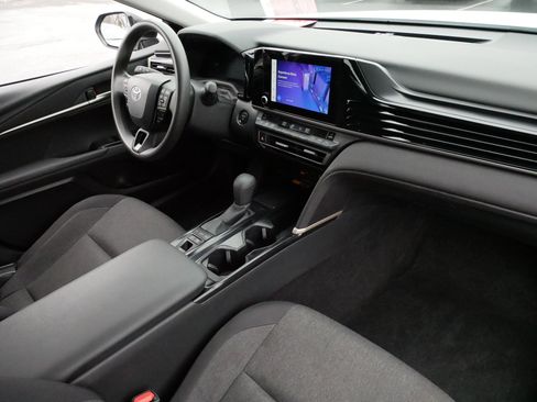 Used 2025 Toyota Camry LE image 13