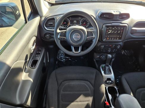 Used 2022 Jeep Renegade Latitude image 11