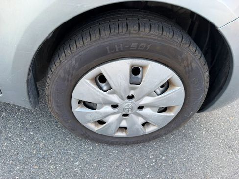 Used 2010 Toyota Yaris 2-Door Hatchback FWD image 24