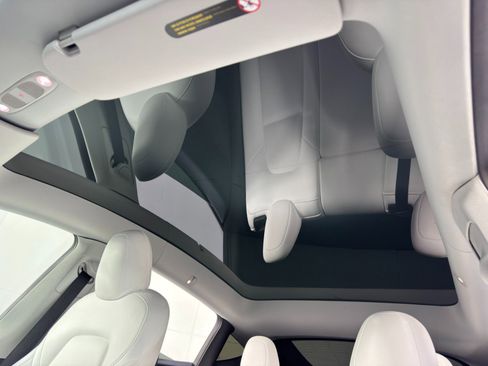 Used 2022 Tesla Model Y Performance image 12