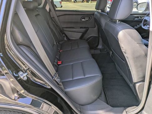 Used 2025 Nissan Rogue SL w/ SL Premium Package image 13