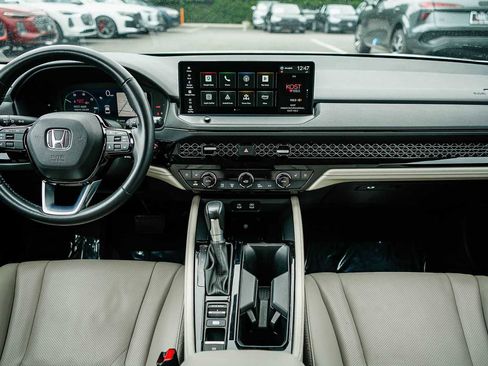Used 2023 Honda Accord Touring image 12