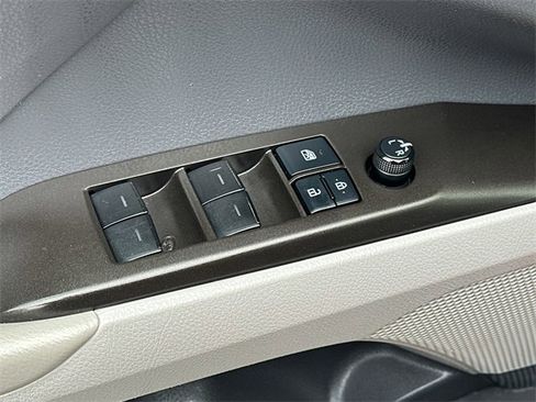 Certified 2021 Toyota Camry SE image 18