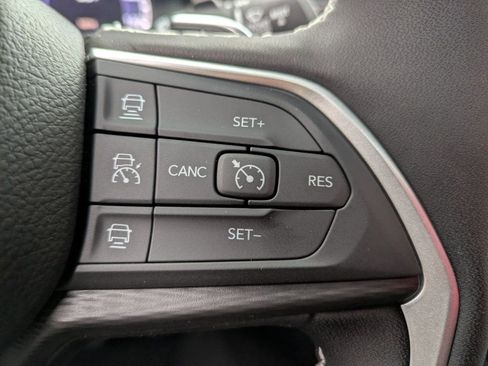 New 2025 Jeep Grand Cherokee Altitude image 16