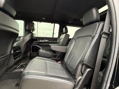 Used 2022 Jeep Wagoneer Series III w/ Premium Group I image 17