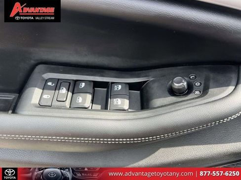 Used 2023 Jeep Grand Cherokee Limited w/ Black Appearance Package AWD/4WD image 20