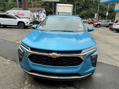 Used 2026 Chevrolet Trax LT w/ LT Convenience Package FWD image 3