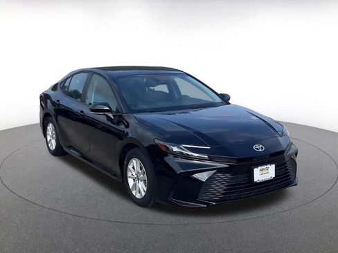 Used 2025 Toyota Camry LE image 2