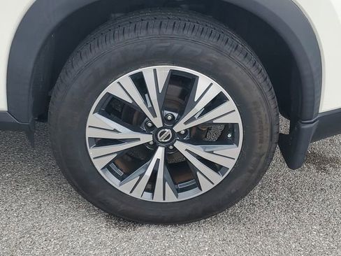 Certified 2021 Nissan Rogue SV w/ Premium Package FWD image 34