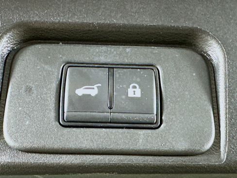 Used 2025 Nissan Rogue SV image 28