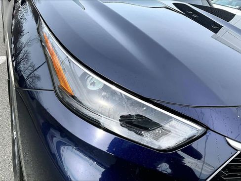 Used 2022 Toyota Highlander XLE image 28