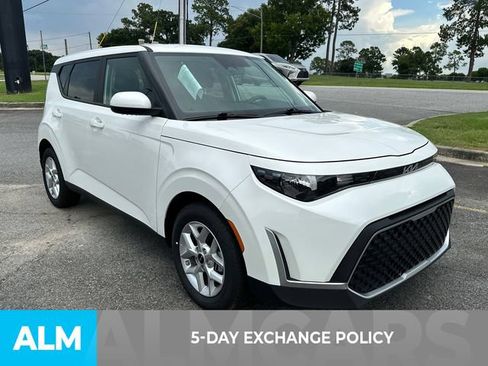 Used 2025 Kia Soul LX w/ LX Technology Package FWD image 3