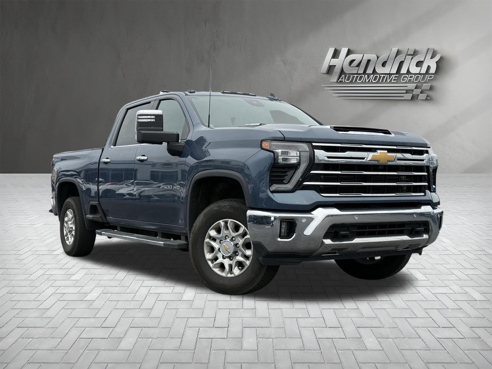 Used 2025 Chevrolet Silverado 2500 LTZ w/ LTZ Convenience Package AWD/4WD image 2