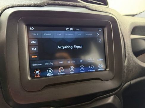 Used 2018 Jeep Renegade Latitude FWD image 19