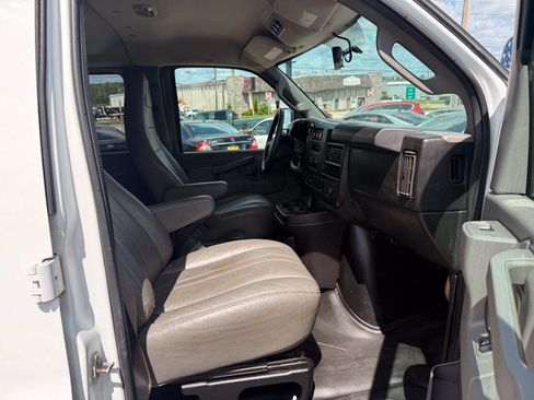Used 2017 GMC Savana 3500 LS RWD image 34