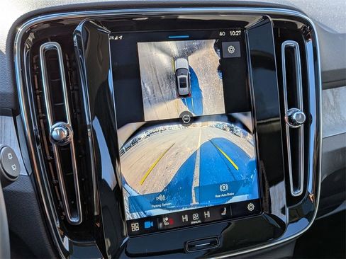 Used 2025 Volvo XC40 B5 Plus image 16