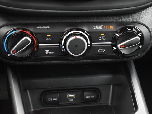 Used 2025 Kia Soul LX FWD image 28