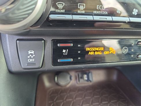 Used 2019 Toyota RAV4 Limited image 20