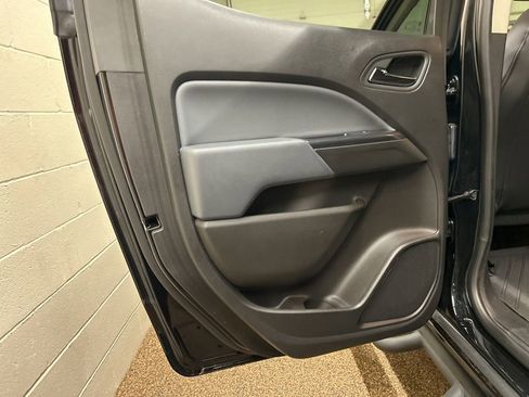 Used 2021 Chevrolet Colorado Z71 w/ Z71 Midnight Edition AWD/4WD image 14