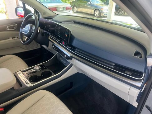 Certified 2025 Kia Carnival SX w/ SX Dark Edition Package FWD image 21
