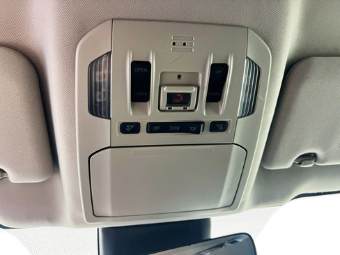 Used 2022 Toyota Highlander XLE AWD/4WD image 22