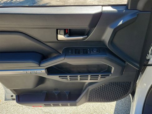 Used 2025 Toyota Tacoma TRD Off-Road image 13