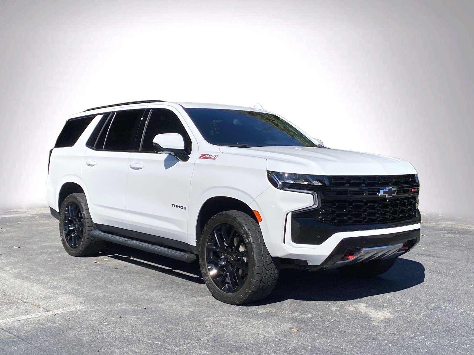 Used 2023 Chevrolet Tahoe Z71 w/ Luxury Package AWD/4WD image 2