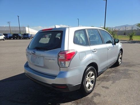 Used 2017 Subaru Forester 2.5i AWD/4WD image 3
