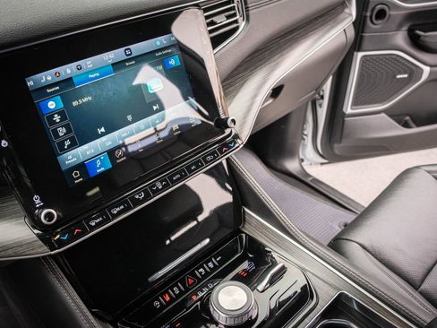 Used 2023 Jeep Wagoneer Series III w/ Preferred Equipment Group image 25