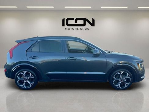 Used 2023 Kia Niro EX Touring image 8