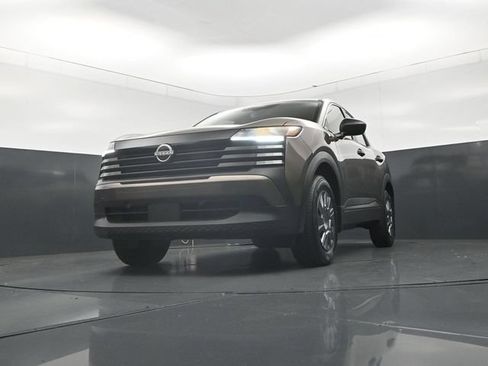 Used 2025 Nissan Kicks S w/ Interior Electronics Package FWD image 32