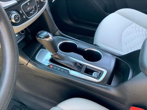 Used 2019 Chevrolet Equinox LS image 16