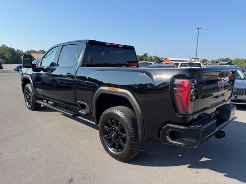 Used 2025 GMC Sierra 2500 AT4 AWD/4WD image 3