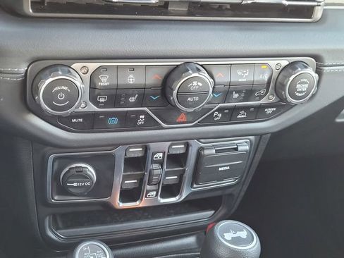 Used 2025 Jeep Wrangler Unlimited Sahara w/ Safety Group AWD/4WD image 11