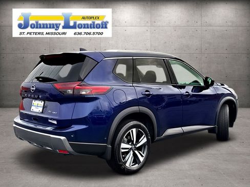 Used 2024 Nissan Rogue SL w/ SL Premium Package image 2
