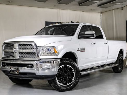 Used 2018 RAM 3500 Laramie w/ Snow Chief Group AWD/4WD image 4
