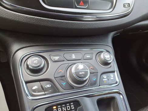 Used 2016 Chrysler 200 S w/ Comfort Group image 19